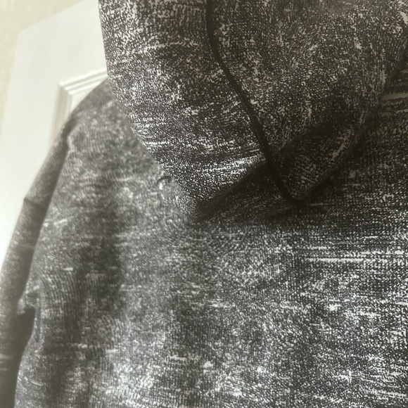 Lululemon Endeavor Pullover w Hood. Black White Spray Jacquard, size 4. - Picture 10 of 13